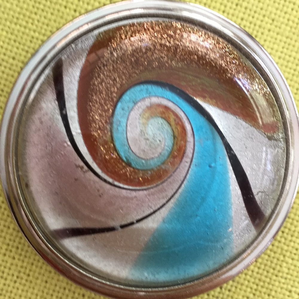 Two’s Company compartment pillbox VGUC barely used